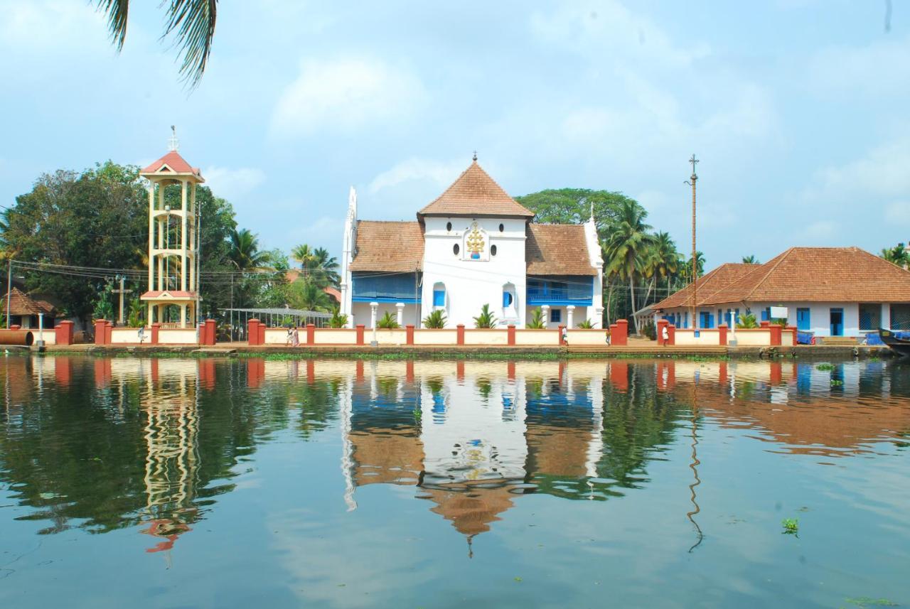 מלון Alappuzha Triveny River Palace מראה חיצוני תמונה