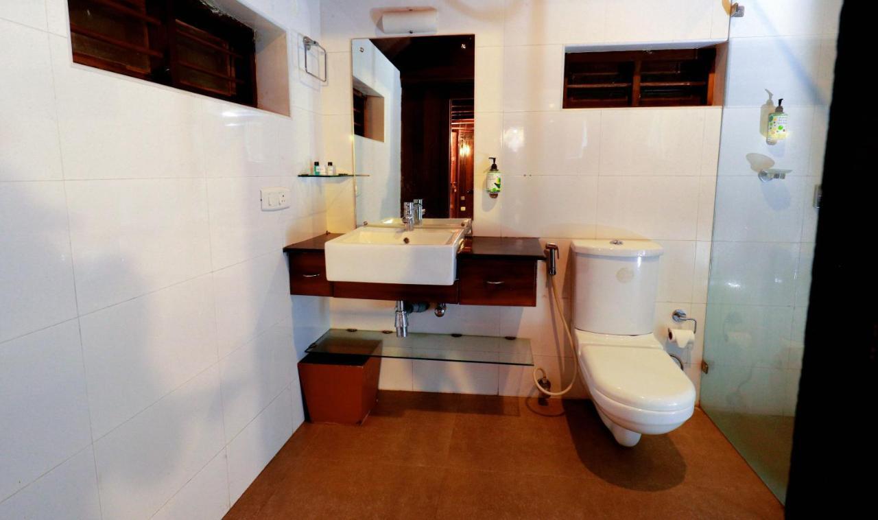 מלון Alappuzha Triveny River Palace מראה חיצוני תמונה