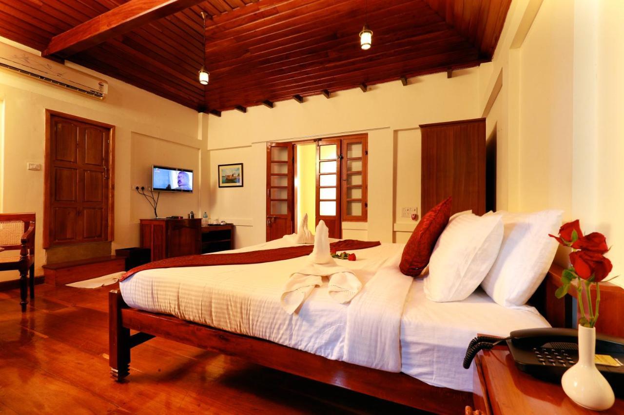 מלון Alappuzha Triveny River Palace מראה חיצוני תמונה
