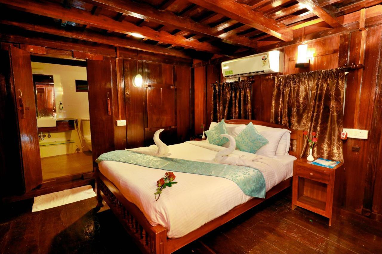 מלון Alappuzha Triveny River Palace מראה חיצוני תמונה