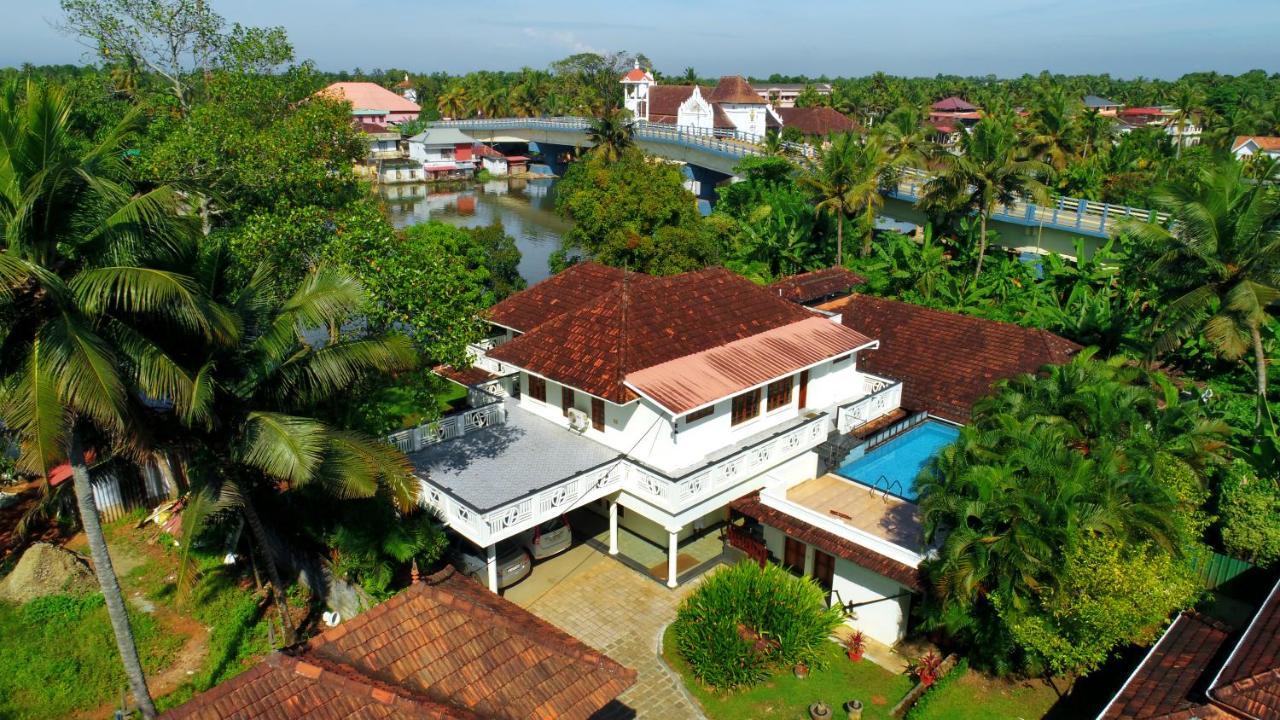 מלון Alappuzha Triveny River Palace מראה חיצוני תמונה