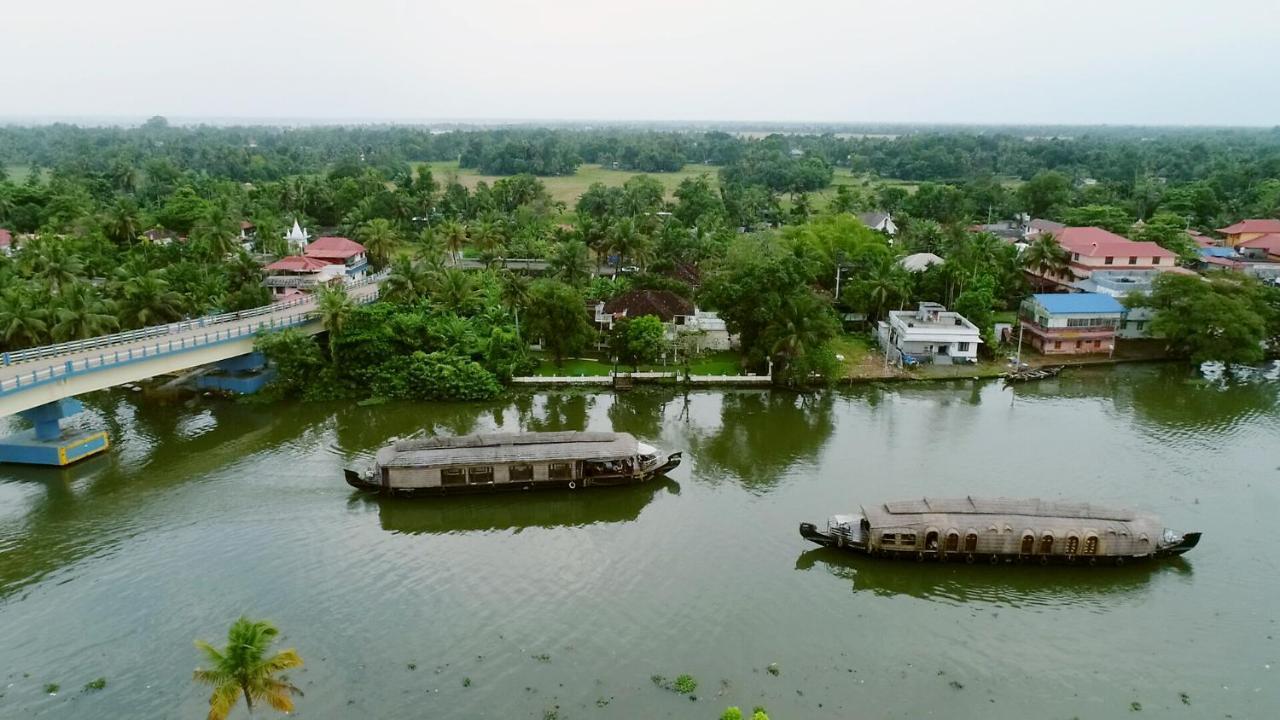 מלון Alappuzha Triveny River Palace מראה חיצוני תמונה
