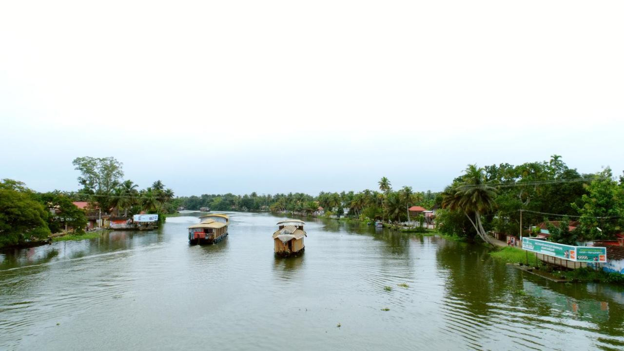 מלון Alappuzha Triveny River Palace מראה חיצוני תמונה